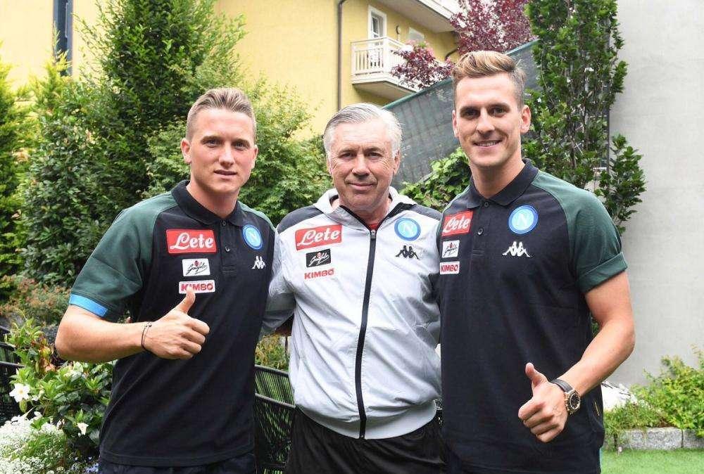 FOTO - Milik e Zielinski arrivano a Dimaro, ecco il primo scatto con Ancelotti