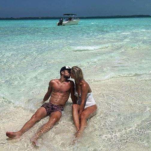 FOTO - Anniversario di matrimonio per Mertens e Kat, scatto romantico alle Bahamas
