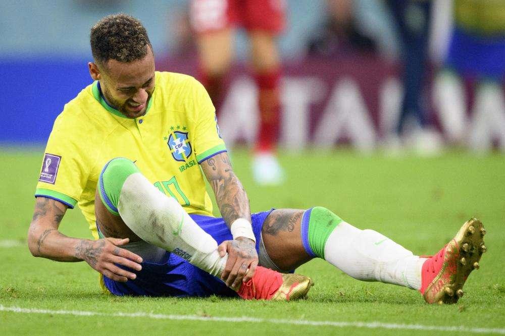 Brasile, Neymar migliora dopo le cure: "Aandiamooo"