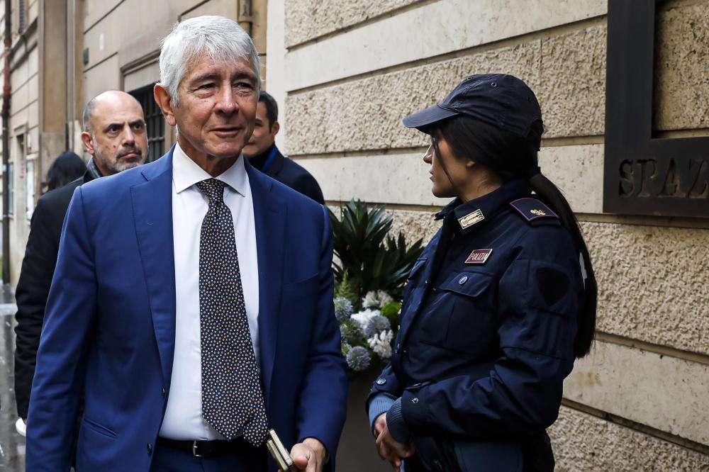 4 italiani in campo? Abodi frena: "Bisogna parlarne con l'UE, serve regola"