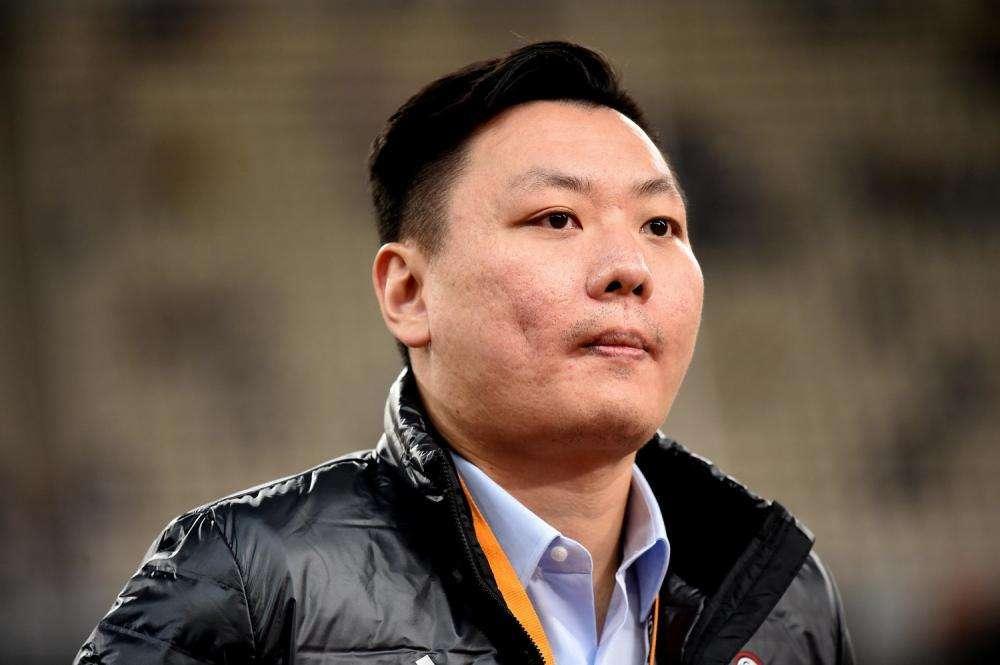Milan, David Han Li in giro per Napoli: l'executive director scatta una foto in pizzeria
