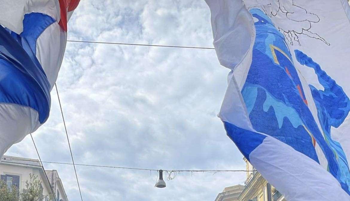 VIDEO - Che spettacolo: migliaia di tifosi già in festa, ecco la marea azzurra in città