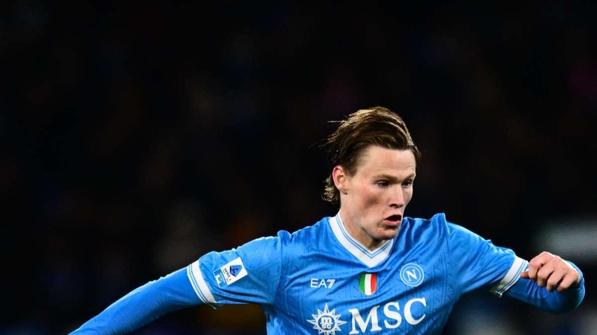 Inter-Napoli 2-2 (10' Dimarco, 26' McTominay, 73' Calhanoglu, 82' McTominay): resta tutto invariato al vertice