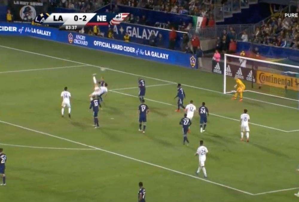 VIDEO - Incredibile gol di Ibrahimovic: sombrero e rovesciata per lo svedese