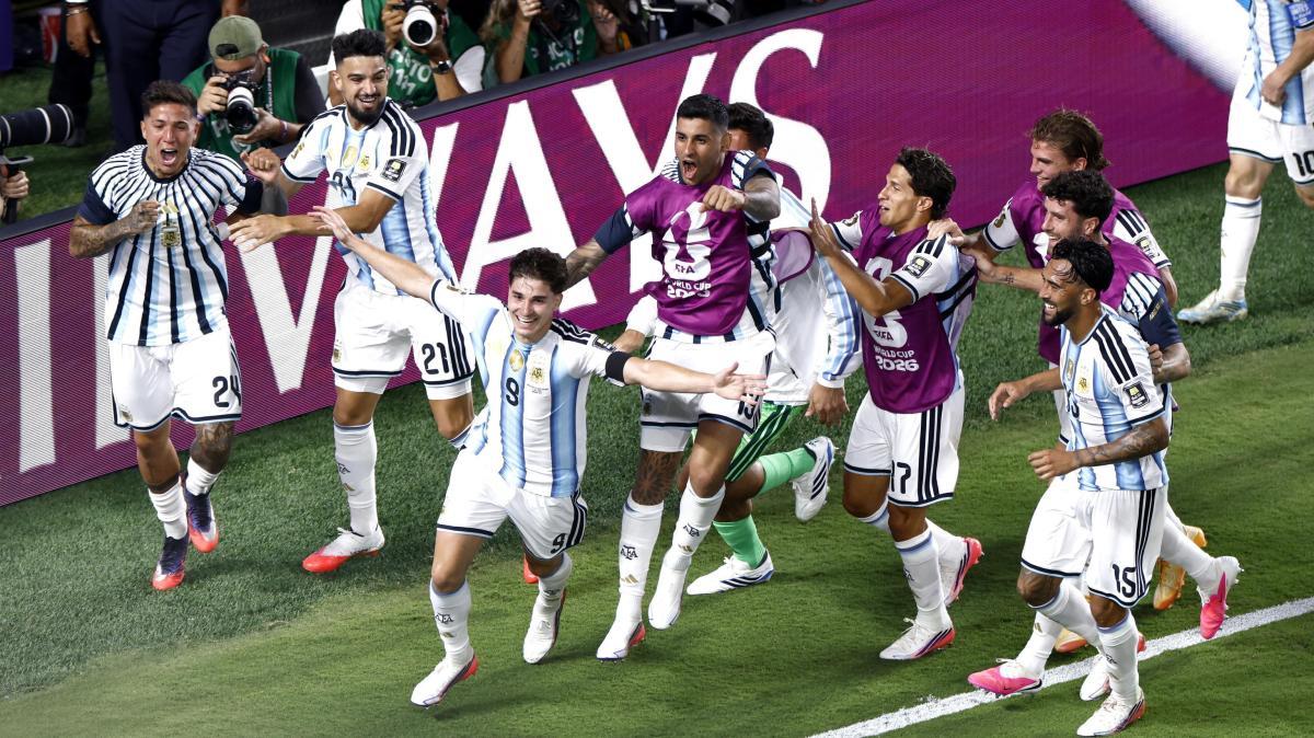 L'Argentina omaggia Maradona: contro l'Inghilterra indosserà la maglia dell'86