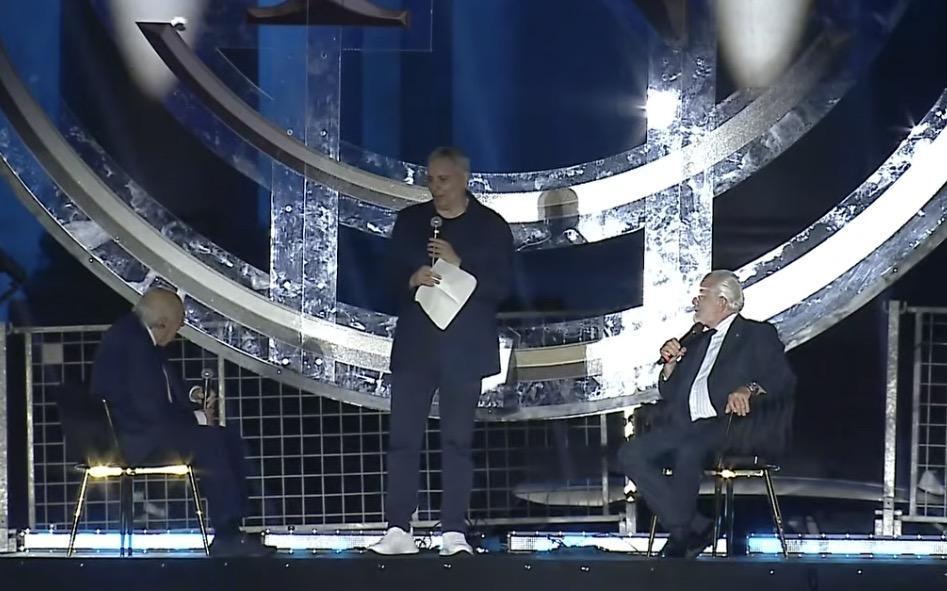 Ferlaino e ADL, show insieme sul palco: "Via al 2° tempo? Per salvare il cuore!"