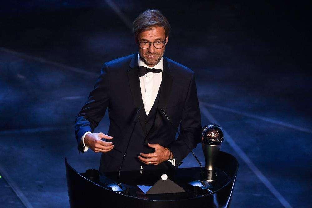 Coronavirus, Klopp contro un giornalista: "Ci sono cose più importanti del calcio"