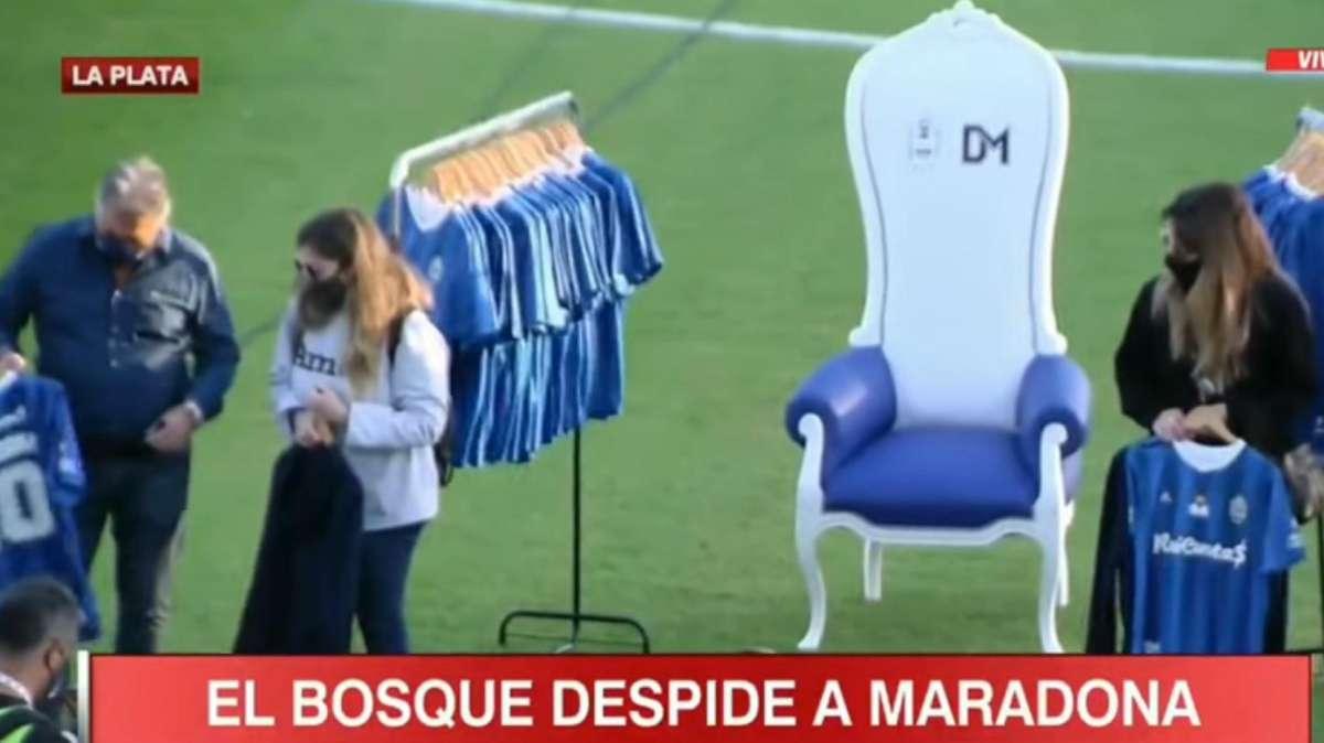 VIDEO - L'omaggio del Gimnasia a Maradona: presenti Dalma e Giannina