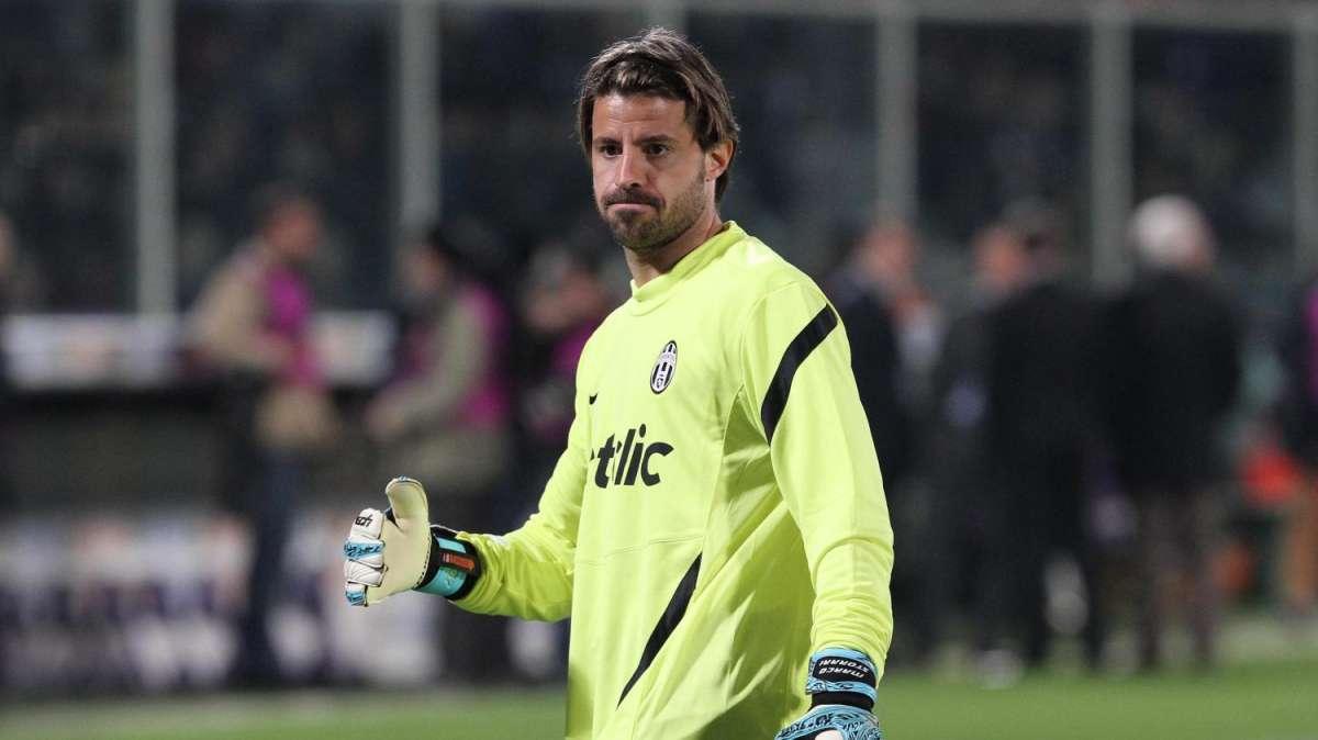 Porta azzurra ancora senza padrone: se salta Julio Cesar, il Napoli va su un ex. Marchetti il sogno, poi tre alternative