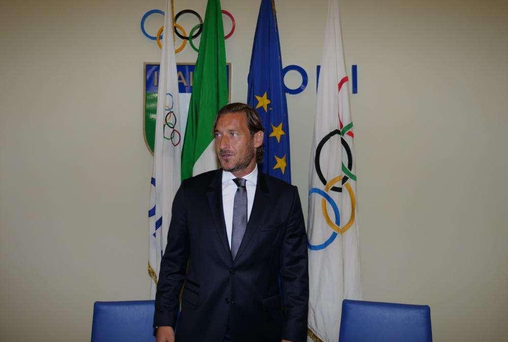 Roma, Totti si dimette e per 84 minuti demolisce la società: "Il male della Roma! A Boston e Londra non sanno niente..."