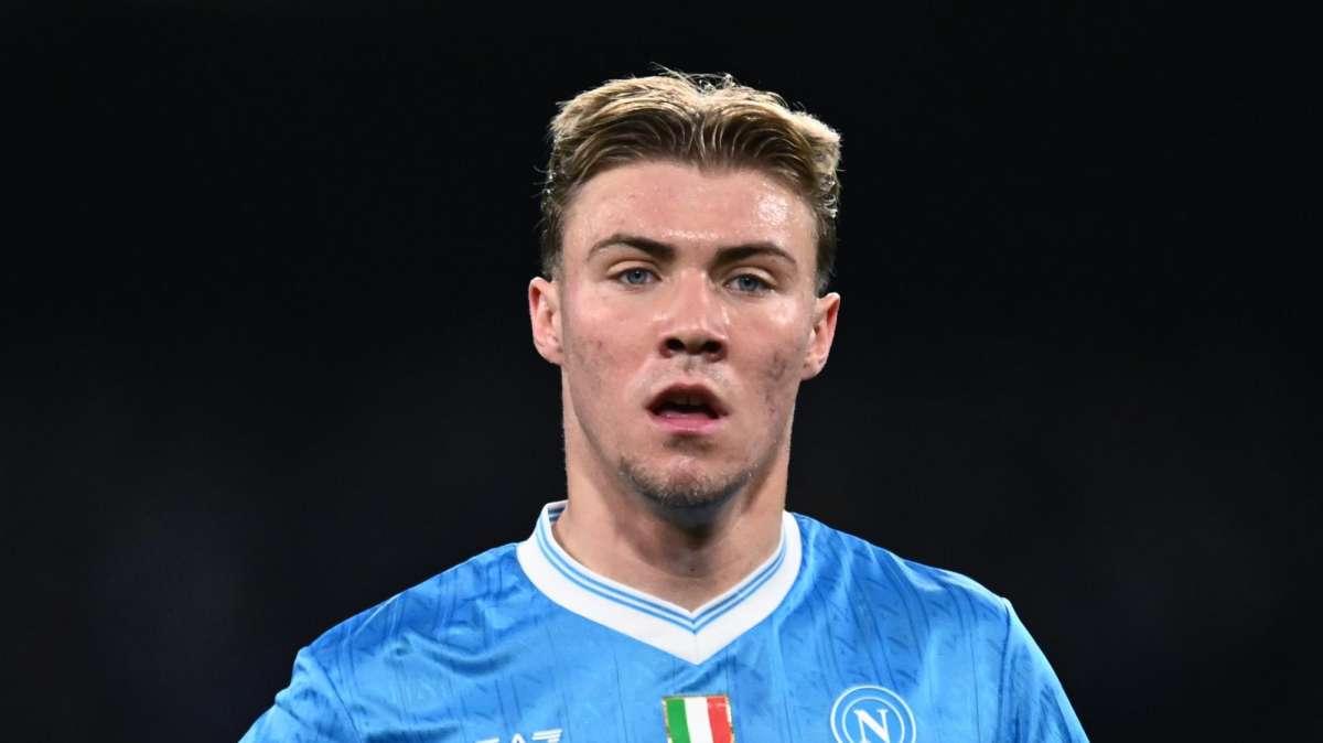 Genoa-Napoli 2-3 (3' Malinovskyi, 20' Hojlund, 22' McTominay, 57' Colombo, 94' Hojlund): il Napoli vince nel finale