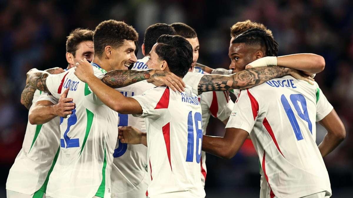 Di Lorenzo sui social: "Che carattere e che reazione in casa della Francia"