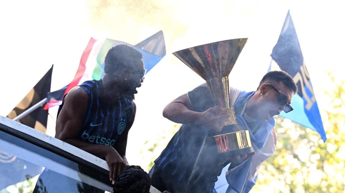 Striscioni offensivi contro il Milan alla festa Scudetto: multati Thuram e l'Inter