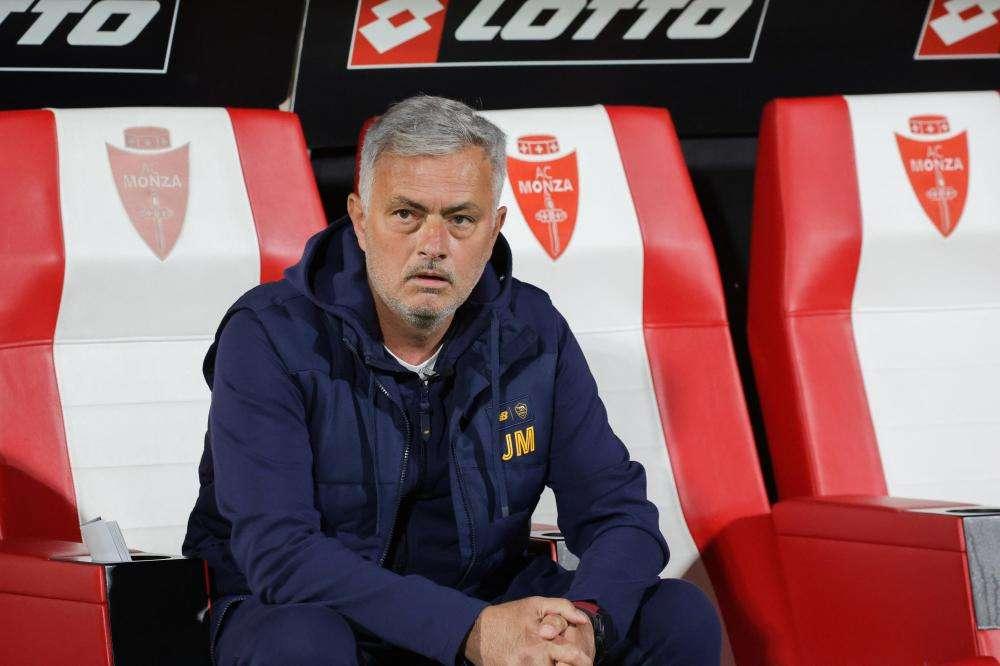 Roma, Mourinho: "Dal mercato non mi aspetto nulla. Dybala? Non so il suo contratto"