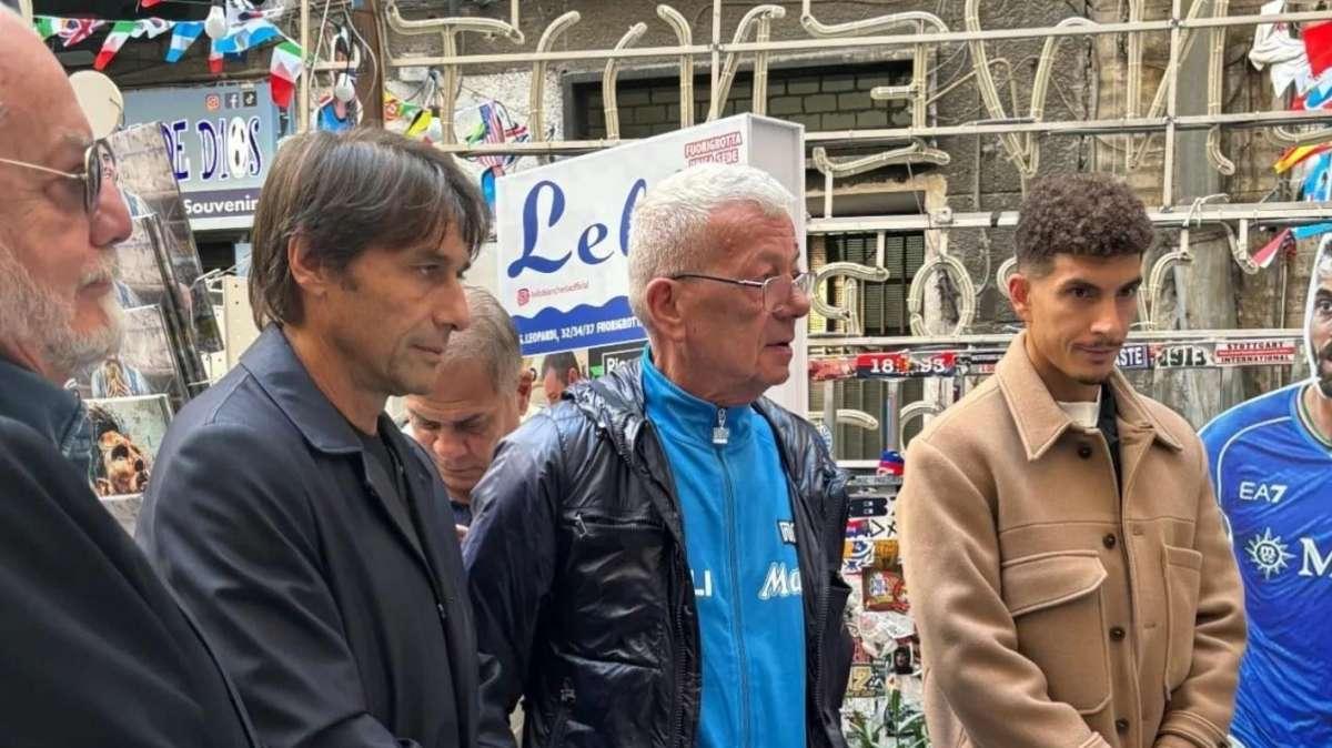 Il Napoli omaggia Diego: ADL, Conte e Di Lorenzo a Largo Maradona