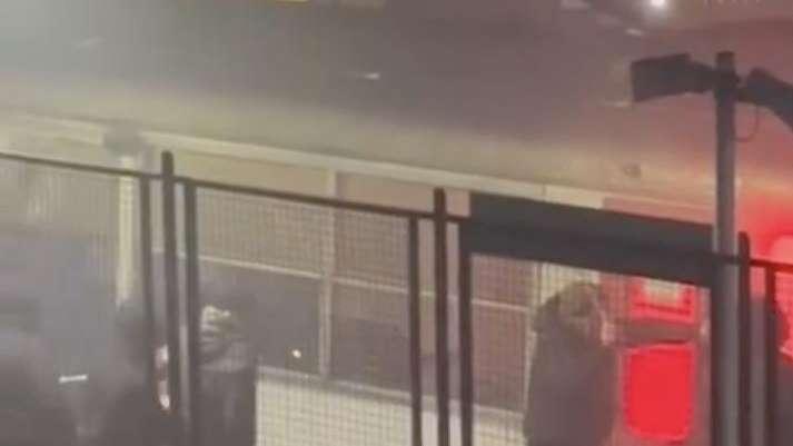 Paura a Castellammare, tifosi Sorrento assaliti in Circumvesuviana: ci sono feriti