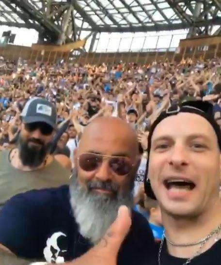 VIDEO - "Clementino uno di noi",  il rapper in curva B con gli ultras che gli dedicano un coro 