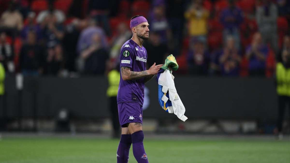 Lancio di oggetti su Biraghi, comunicato Fiorentina: "Intervenga la UEFA! Giocatori condizionati..."