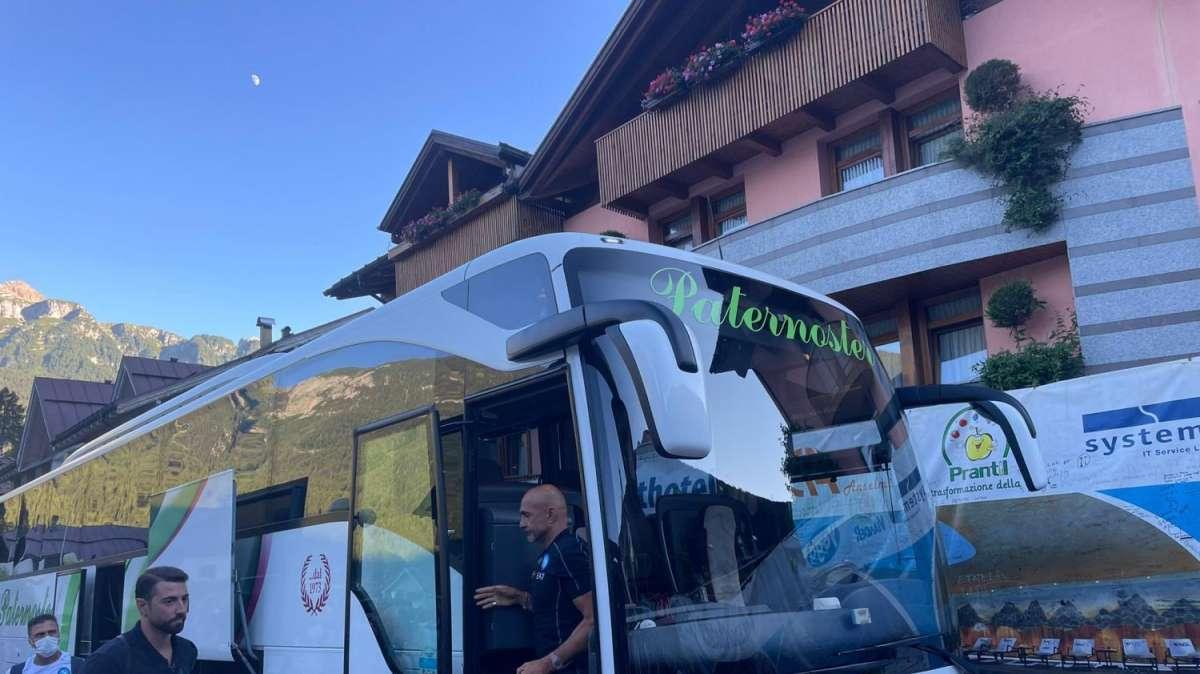 FOTO&VIDEO - Il Napoli è arrivato a Dimaro: Kvaratskhelia e Olivera tra i più acclamati, le immagini dal ritiro