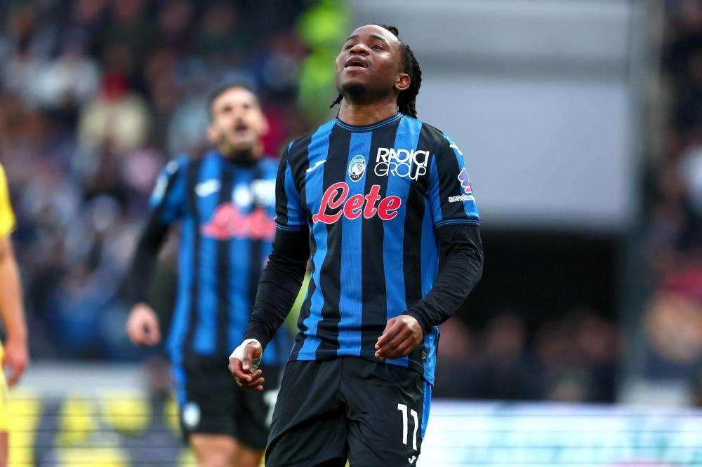 Caos Atalanta, Lookman rientra in gruppo ma l'ira dei tifosi non si placa: "Ingrato!"