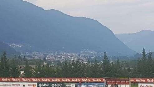 FOTO TN - ADL e Giuntoli a colloquio in panchina durante tutto l'allenamento, poi si aggiunge Ancelotti 