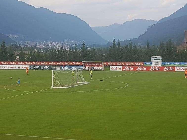 RILEGGI LIVE - Dimaro, day 20: subito Elmas jolly, show di Callejon su punizione in partitella