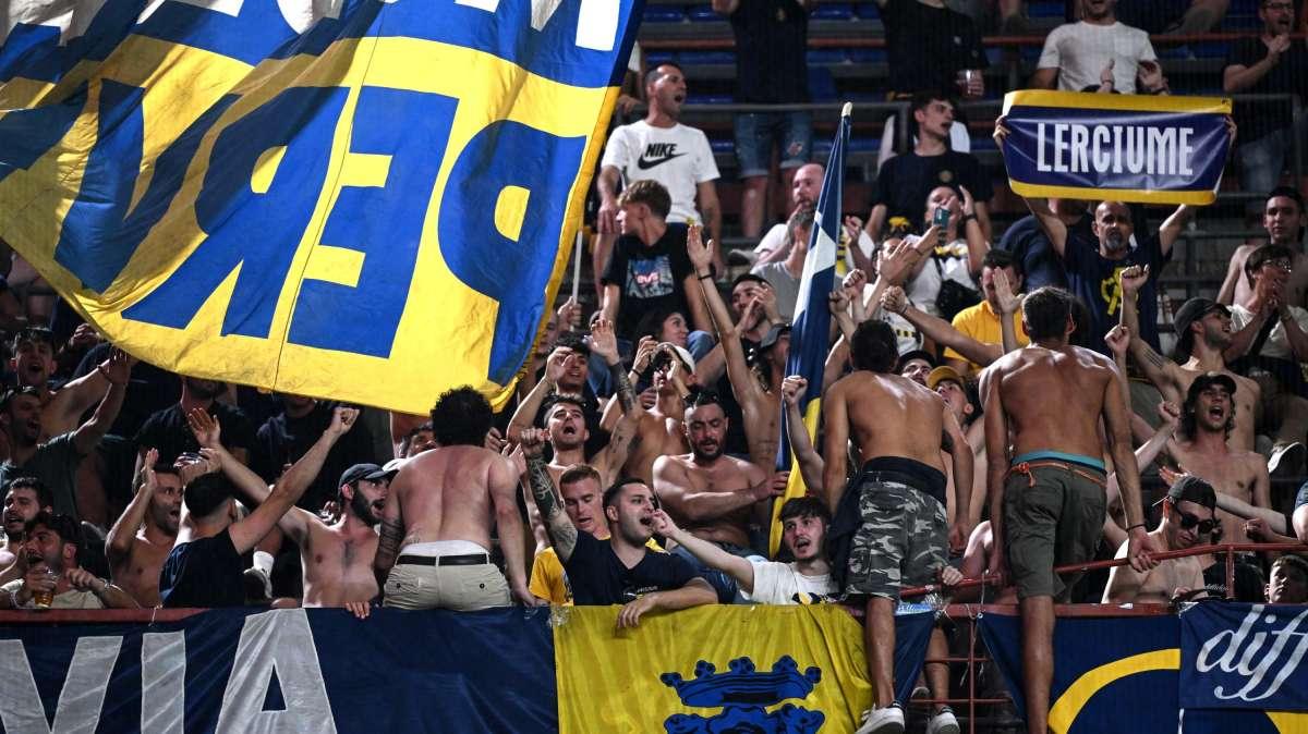 Napoli-Modena, oltre 500 tifosi emiliani al Maradona. Bisoli: "Risposta importantissima"