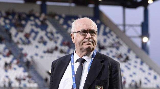 Tavecchio alle Iene: "Come si fa a non far giocare Insigne? A Milano c'erano 100mila napoletani...