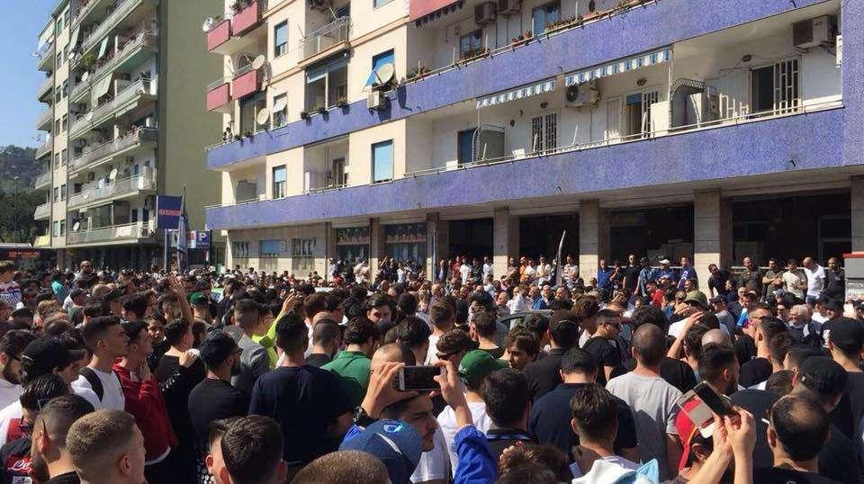 VIDEOGALLERY - Che accoglienza per il Napoli al San Paolo: la passione di 3mila tifosi per gli azzurri!