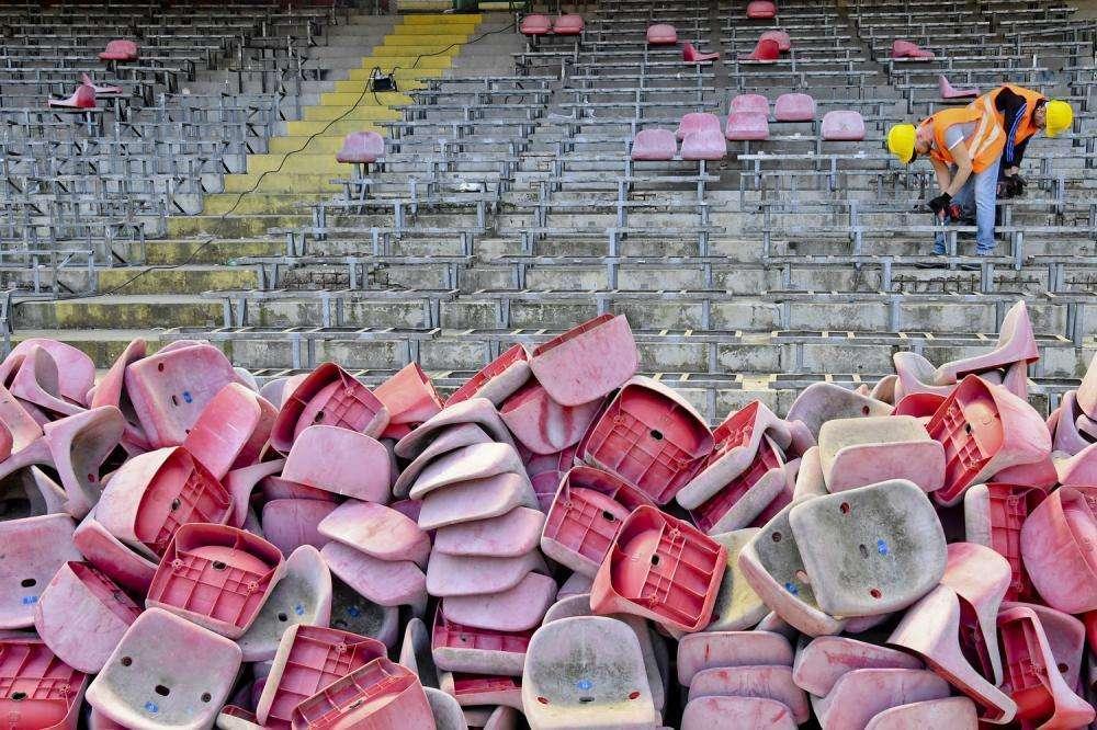 FOTOGALLERY - Lavori al San Paolo, prosegue lo smontaggio dei sediolini: ecco lo stato dei lavori