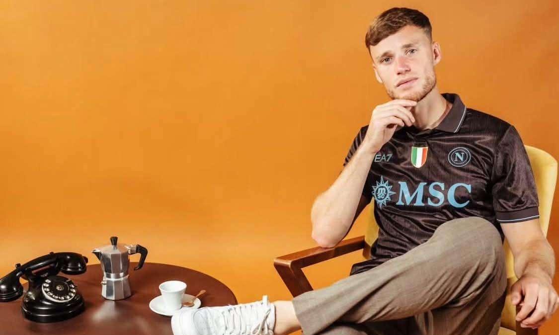 SSC Napoli lancia 'Cafè', la terza maglia 2025-26: foto e dettagli