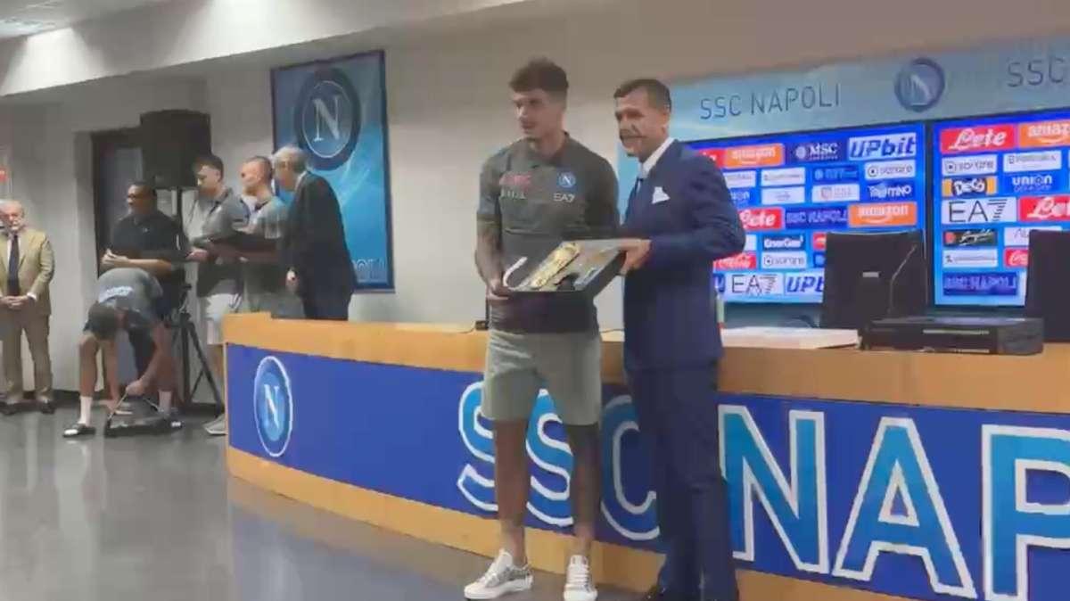 RILEGGI LIVE - Castel Volturno, Stefano Ceci regala il "piede di Maradona" ad ADL, Spalletti e la squadra