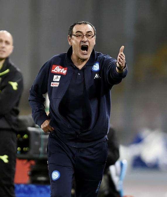 VIDEO - "Non ti mando a fare in c... perchè sei donna": la battuta di Sarri in conferenza che fa discutere