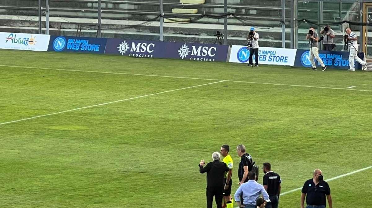 FOTO - Fallacci a ripetizione dell'Espanyol: ADL furioso protesta con gli arbitri