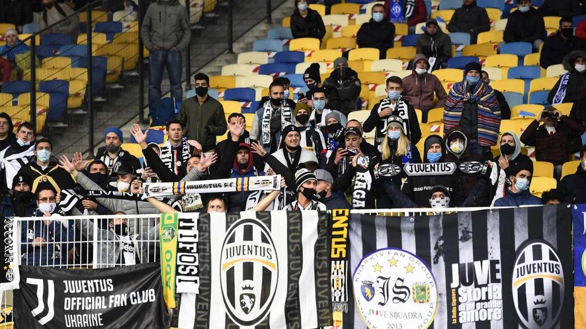 FOTO - Striscione Ultrà Juve a Firenze: "La verità è che non contate un ca**o!"