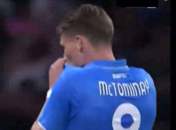 McTominay già pazzo di Napoli: bacio alla maglia dopo il primo gol in azzurro