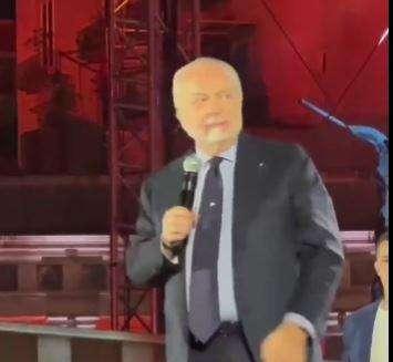 ADL dal palco di D'Alessio: "A chi dice che non siamo italiani rispondiamo che qui c'è la vera Italia!"