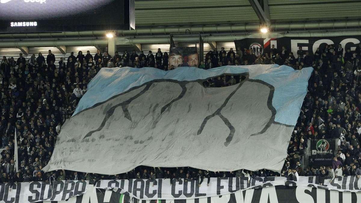 FOTO TN - Becera ironia juventina: "Vesuvio lavaci col fuoco"