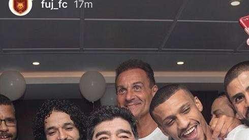 FOTOGALLERY - Maradona festeggia insieme all'Al Fujairah, tante risate insieme a giocatori e staff