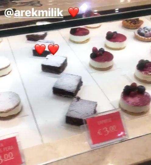 VIDEO - Lady Milik estasiata dai dolci napoletani, spunta anche un caffè particolare