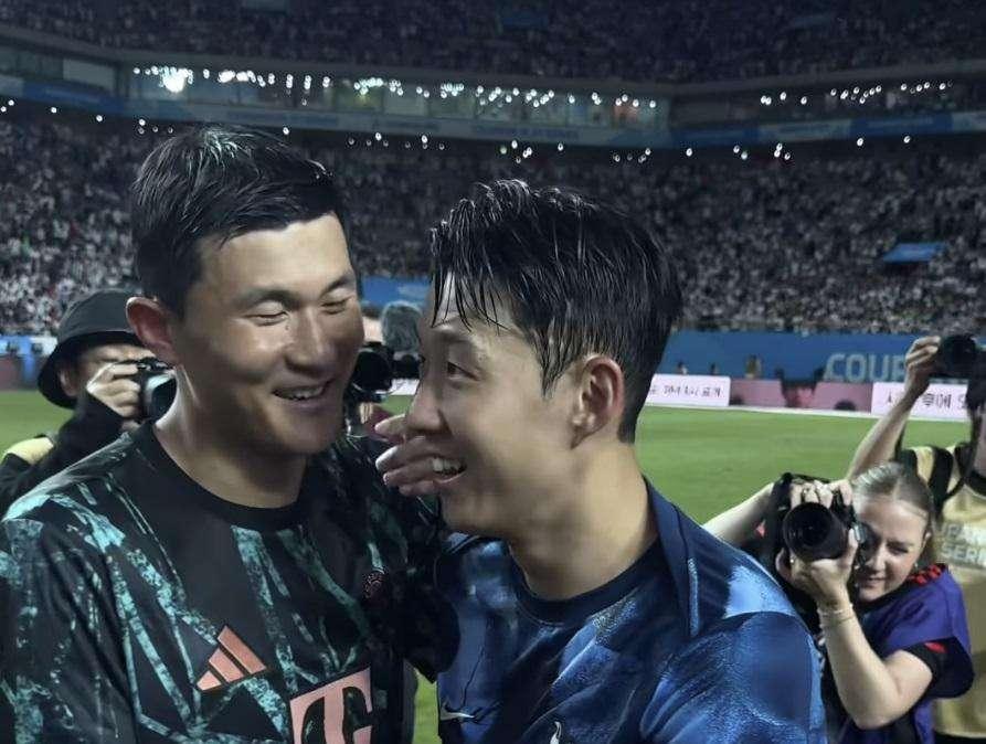 Kim capitano in Corea: scherza con Son dopo l'amichevole vinta dal suo Bayern