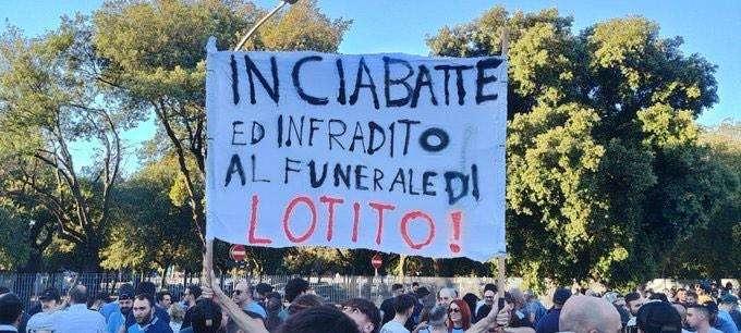 Lazio, esplode la contestazione di migliaia di tifosi al Flaminio: cori contro la società