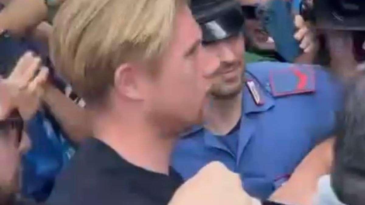 Delirio per De Bruyne a Villa Stuart: folla incredibile! Al via le visite mediche