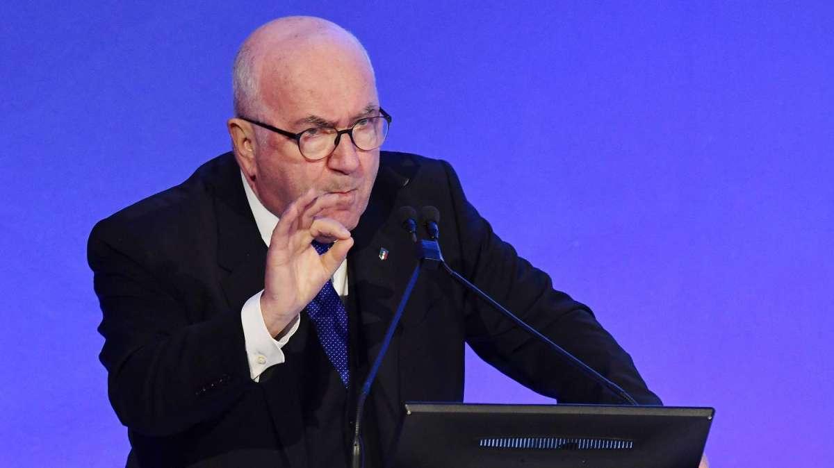 Tavecchio: "Guai a non utilizzare il VAR per troppo arroganza"