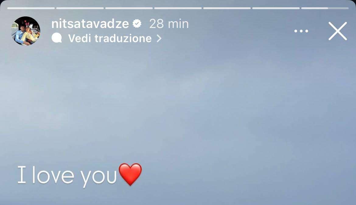 Lady Kvara saluta Napoli con uno scatto del Vesuvio: “I love you”