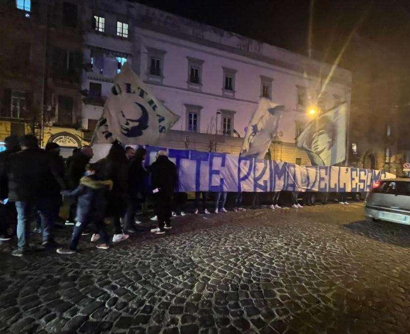 VIDEO - Spalletti arriva in hotel in Panda: i tifosi accolgono anche lui