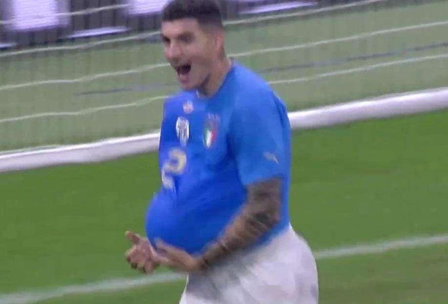 Uno-due Italia, Di Lorenzo pareggia. Grande giocata di Raspadori e assist per il 2-1