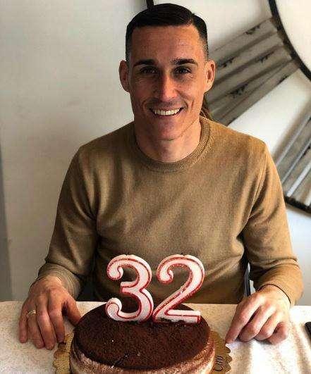 FOTO - Callejon sorride con la torta e le 32 candeline: il post di Marta per lo spagnolo