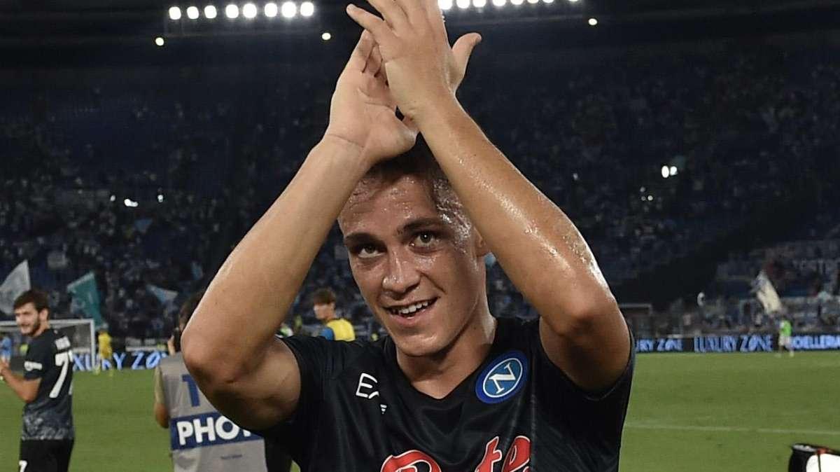 RILEGGI LIVE - Napoli-Spezia 1-0 (89' Raspadori): tre punti sofferti, vittoria allo scadere