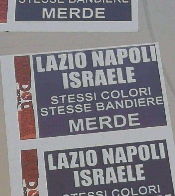 FOTO - Vergogna a Roma: volantini choc dei tifosi giallorossi: "Lazio, Napoli, Israele. Stessi colori, stesse bandiere. Merde"